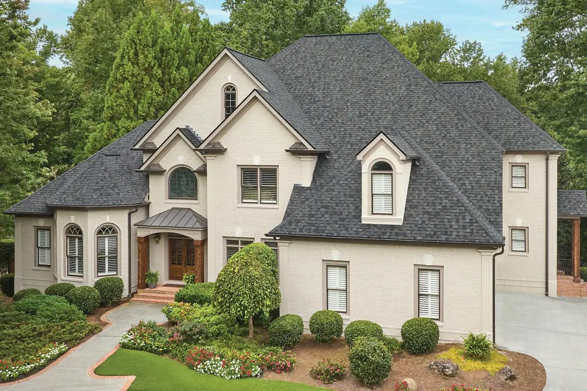 Painted brick home with an Owens Corning TruDefinition Duration roof in Williamsburg Gray
